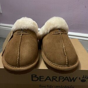 Bear paw slippers. Size 8!! Never worn before